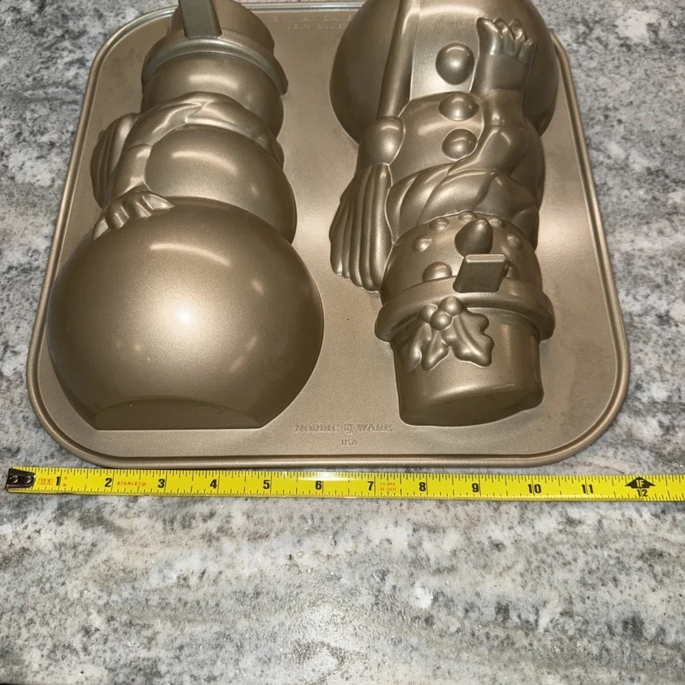 New William Sonoma Nordic ware Mold cake Pan‎ Snowman Heavy cast  Aluminum